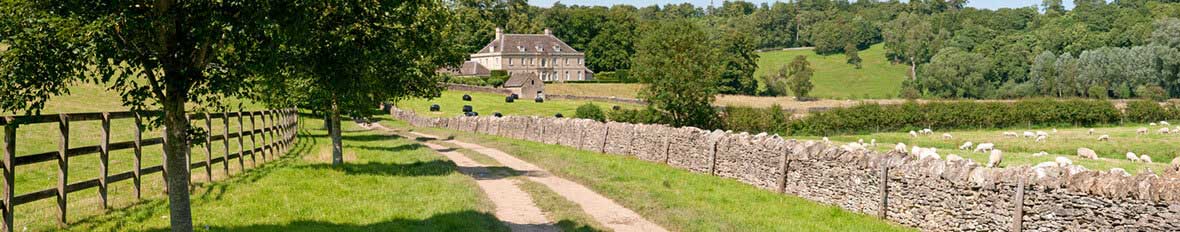 Big holiday houses for large group accommodation